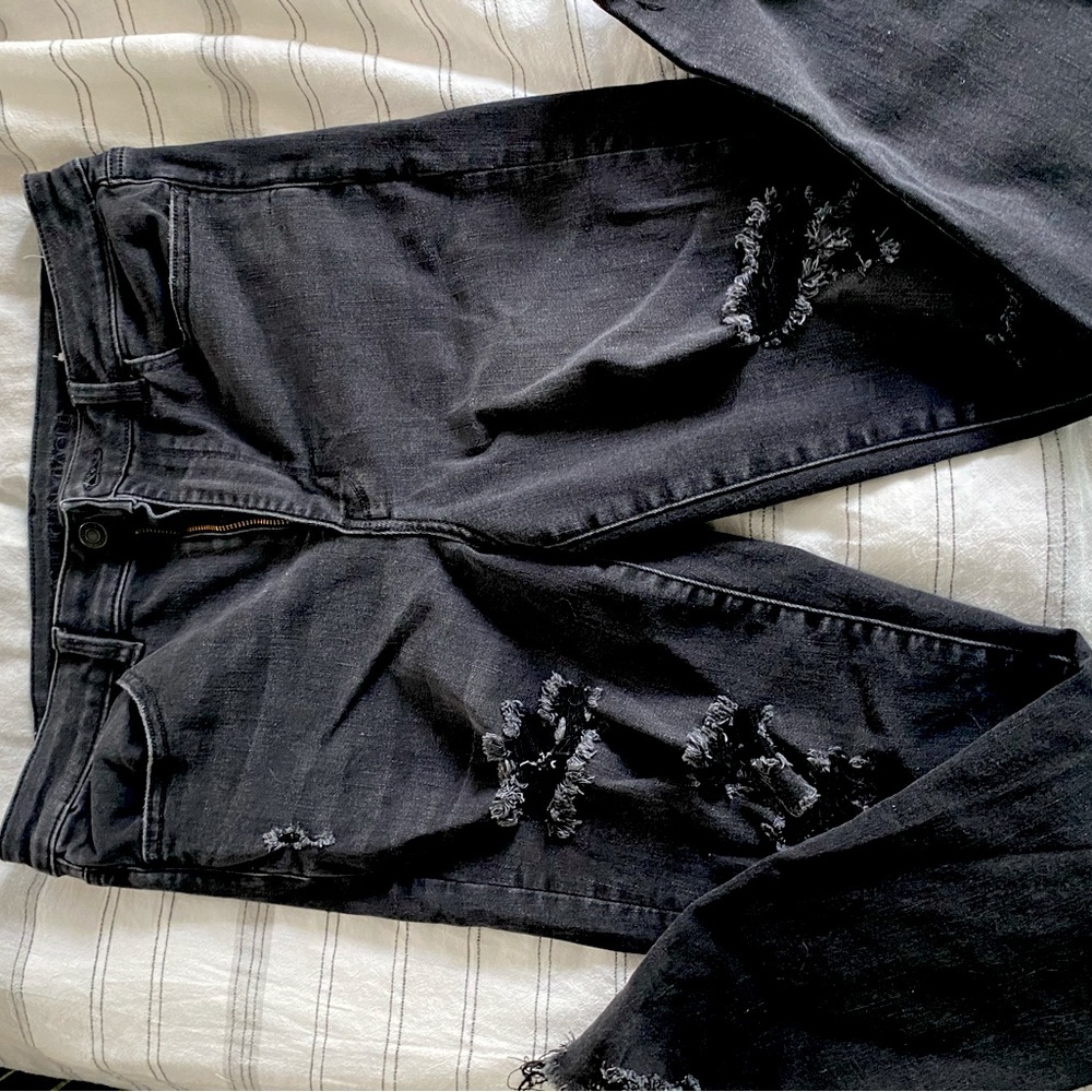 AE distressed jeans 💙